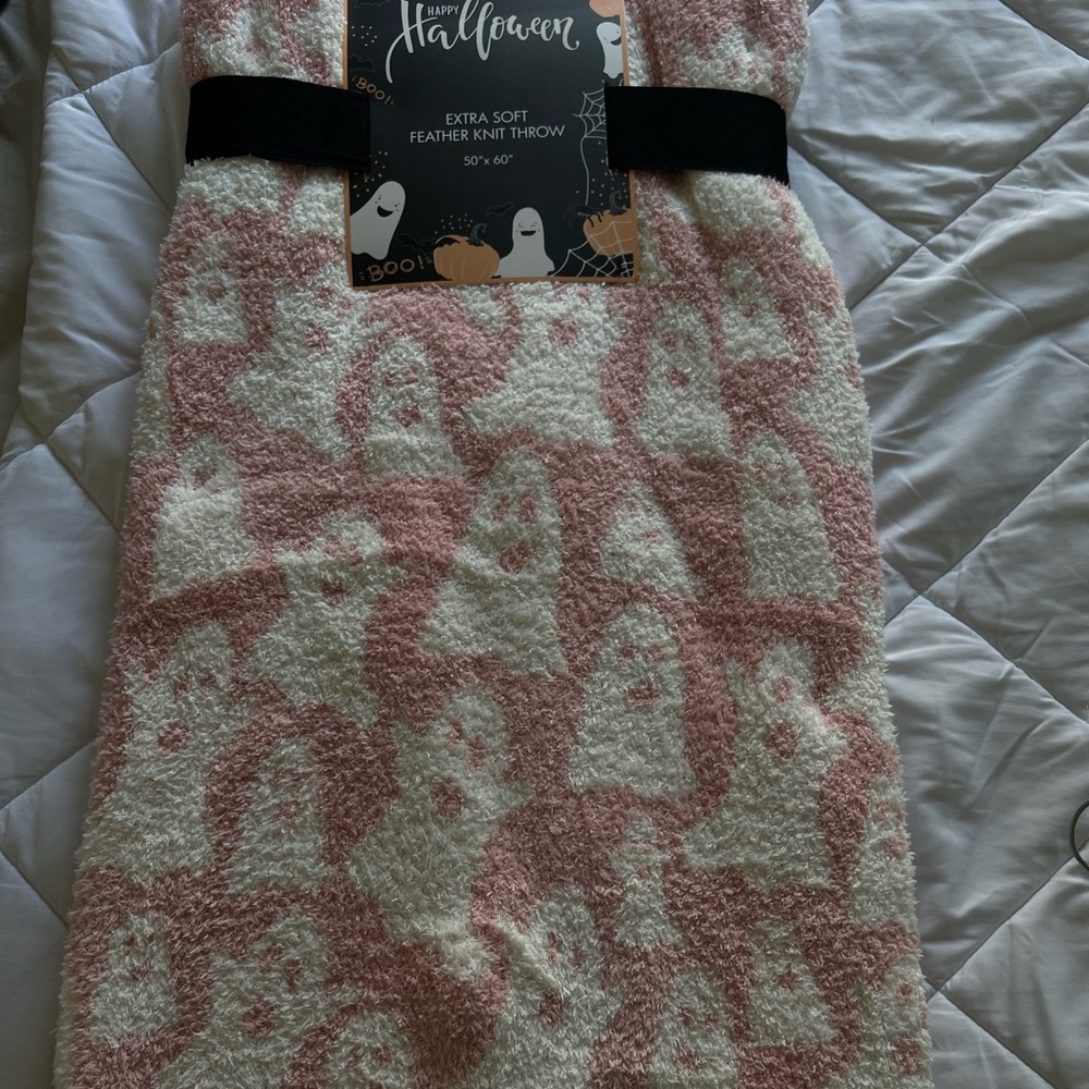 Pink ghost blanket 👻
